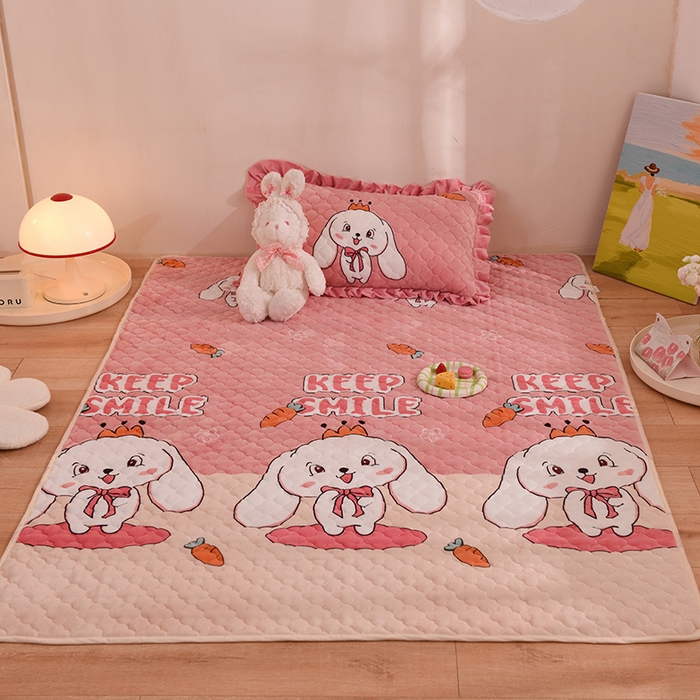 91家纺网 家纺一手货源 找家纺 美达 2025新款A类牛奶绒夹棉床垫 玉兔粉