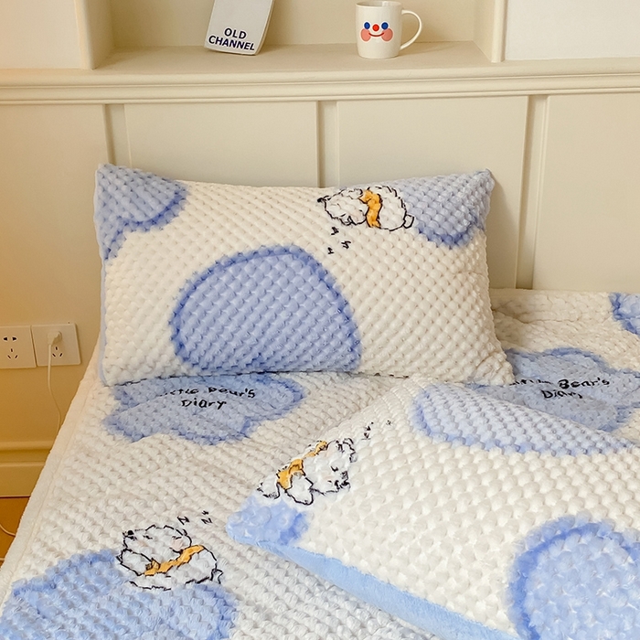 91家纺网 家纺一手货源 找家纺 澳梵家居 2023新款豆豆绒夹棉床护垫 爱的抱抱