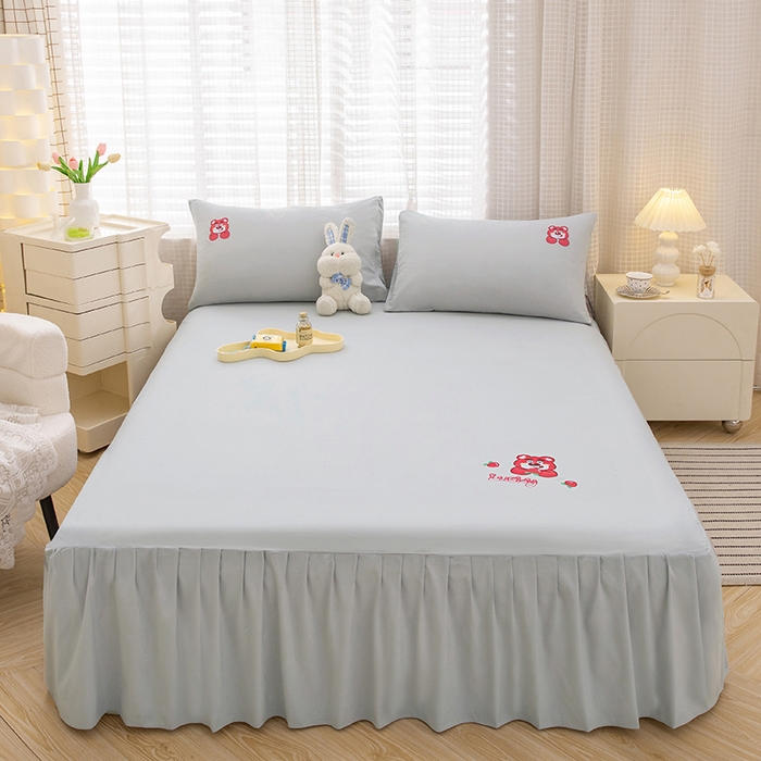 91家纺网 家纺一手货源 找家纺 极梦家纺（支持定制） 2025新款韩版纯色卡通单床裙三件套素色 浅灰可爱熊