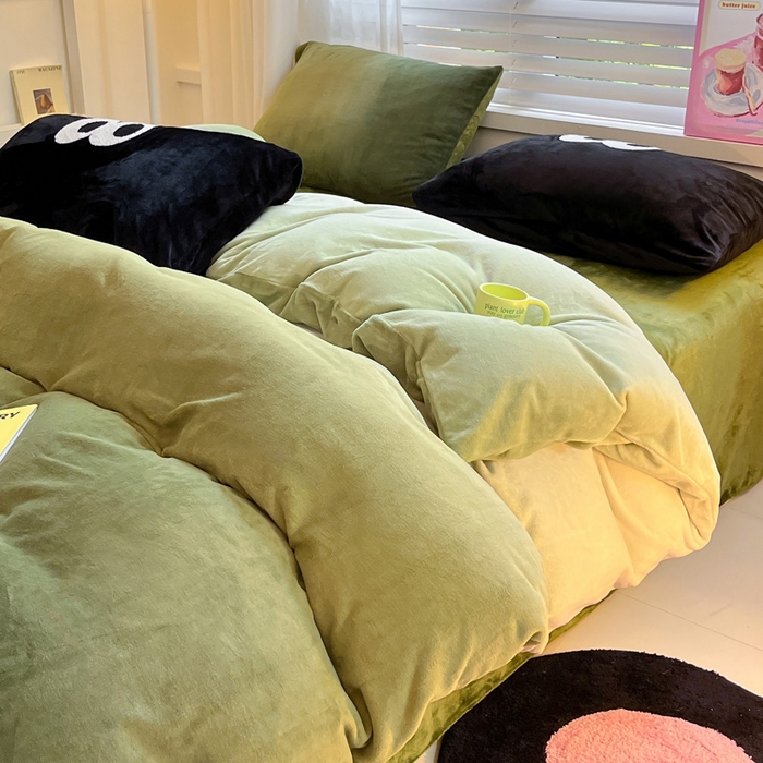 91家纺网 家纺一手货源 找家纺 雅居纺家纺 2023新款毛巾绣混搭牛奶绒四件套 渐变混搭绿