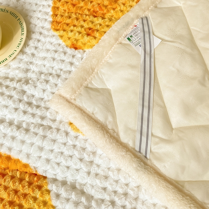 91家纺网 家纺一手货源 找家纺 澳梵家居 2023新款豆豆绒夹棉床护垫 芝士奶酪