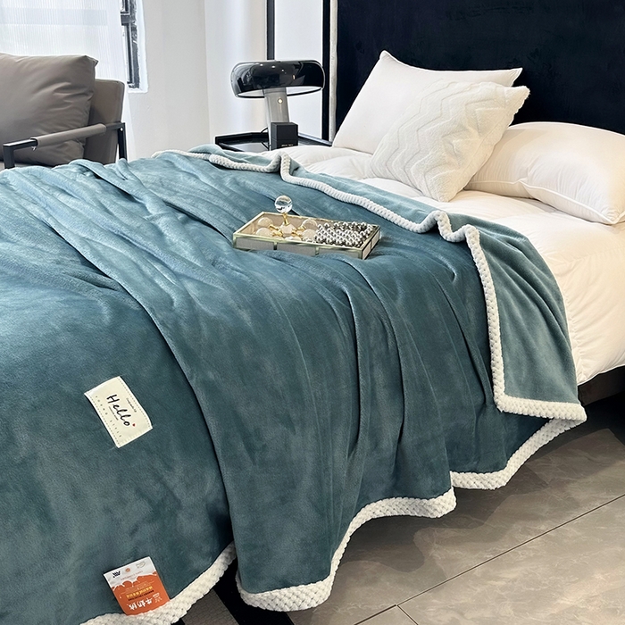 91家纺网 家纺一手货源 找家纺 2023新款400g高克重纯色双面牛奶绒毛毯盖毯毯子 水绿色