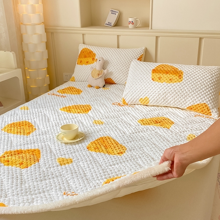 91家纺网 家纺一手货源 找家纺 澳梵家居 2023新款豆豆绒夹棉床护垫 芝士奶酪