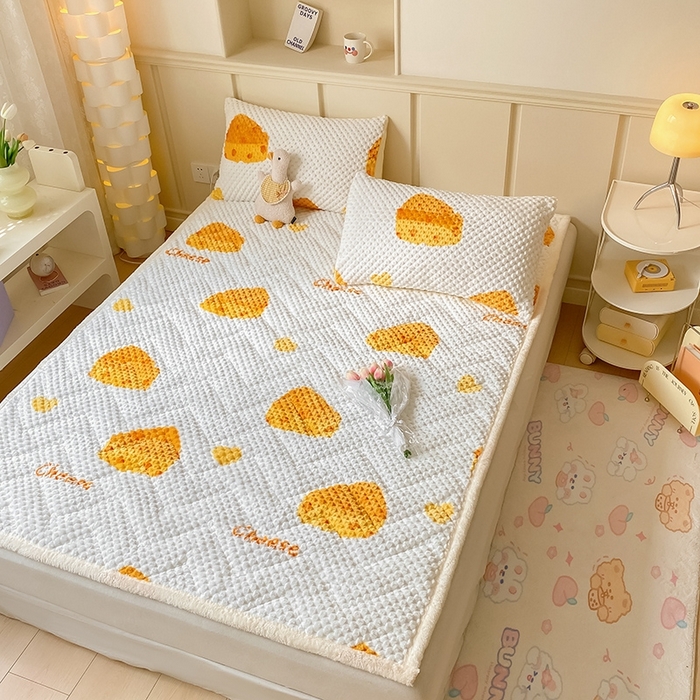 91家纺网 家纺一手货源 找家纺 澳梵家居 2023新款豆豆绒夹棉床护垫 芝士奶酪