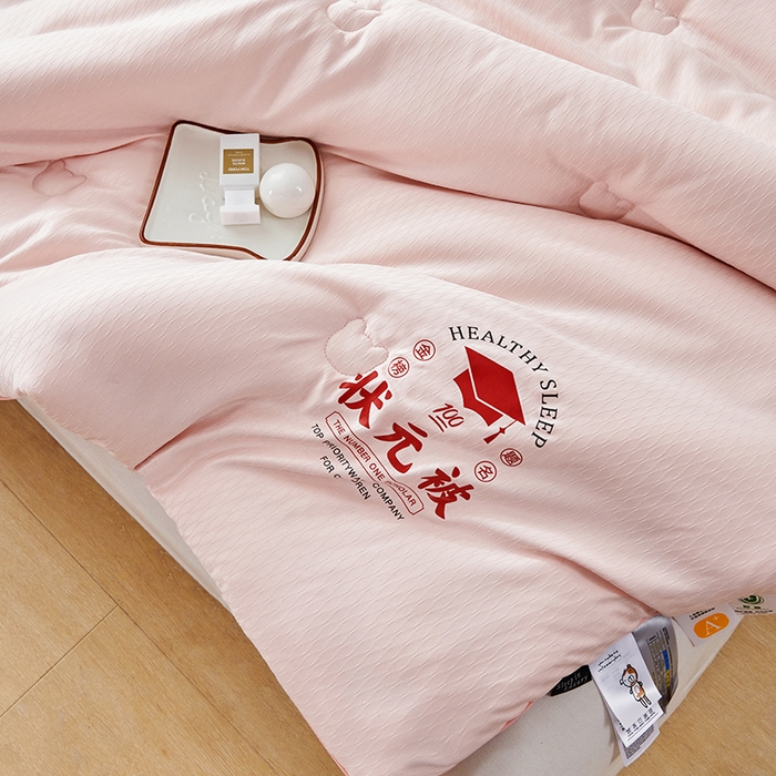 91家纺网 家纺一手货源 找家纺 丽卡家纺 2023新款澳棉提花状元被冬被 樱花粉