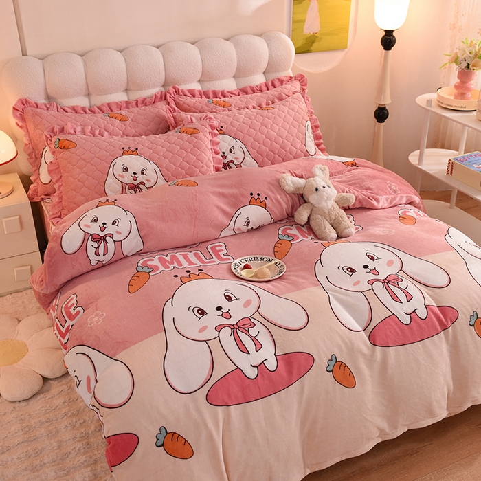 91家纺网 家纺一手货源 找家纺 美达 2025新款A类牛奶绒印花床笠款四件套 玉兔粉