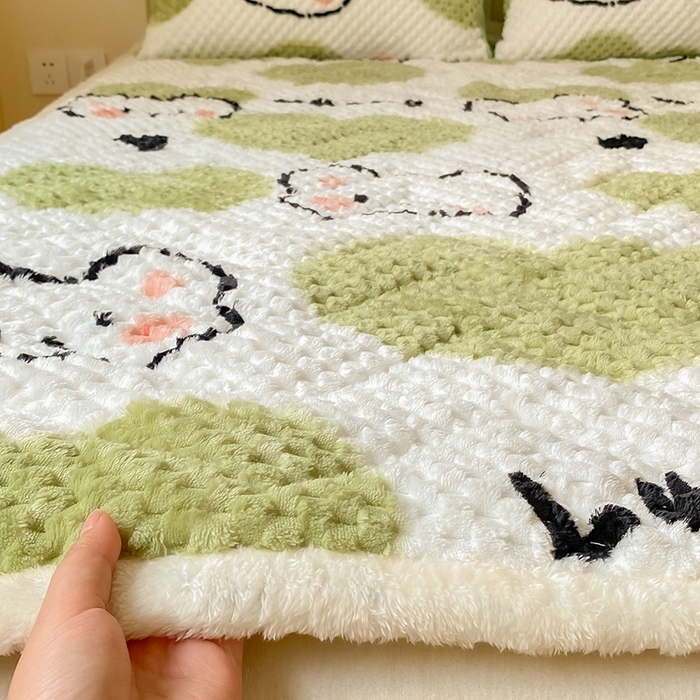 91家纺网 家纺一手货源 找家纺 澳梵家居 2023新款豆豆绒夹棉床护垫 幸运小熊