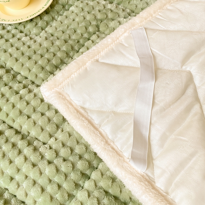 91家纺网 家纺一手货源 找家纺 澳梵家居 2023新款豆豆绒夹棉床护垫 豆豆-草绿