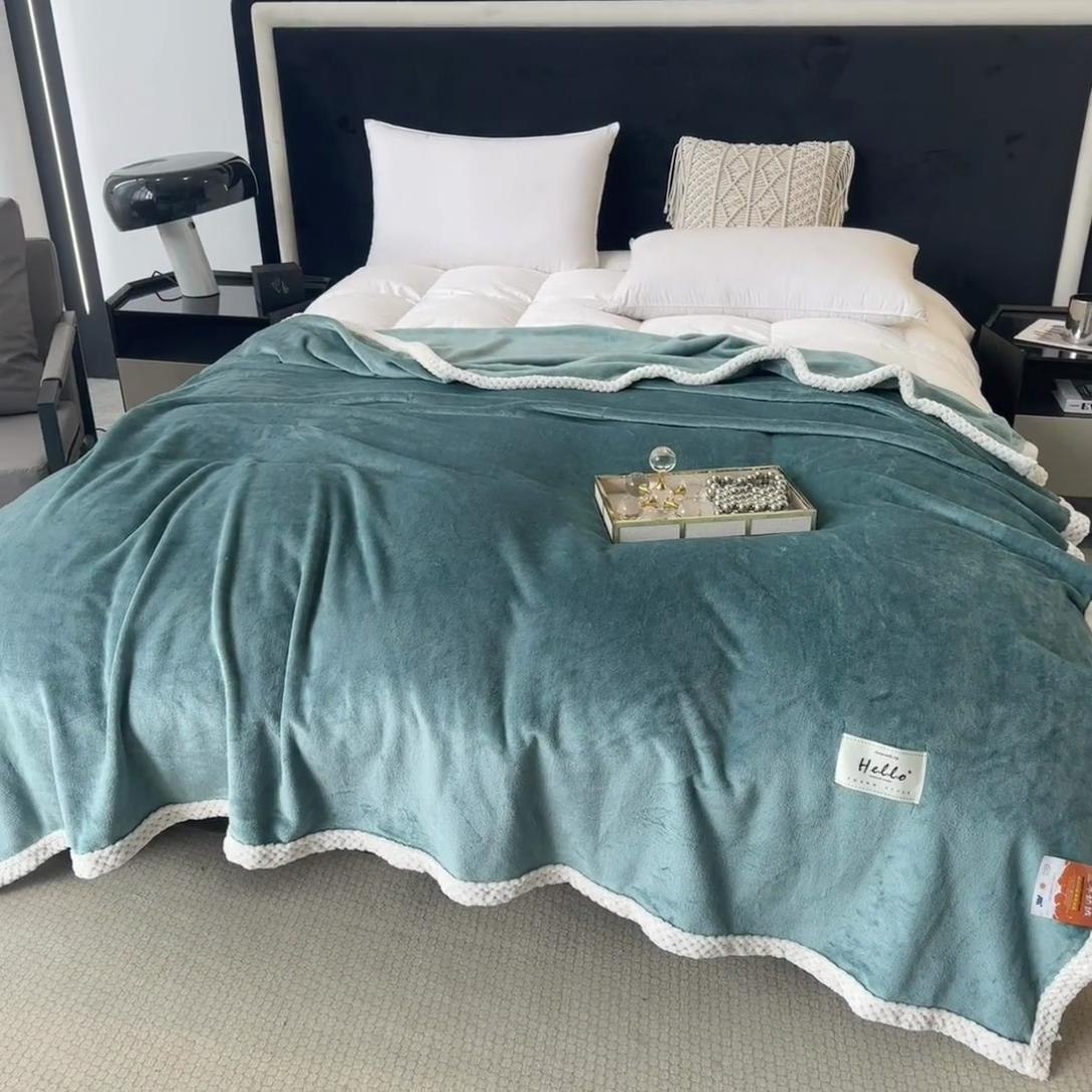91家纺网 家纺一手货源 找家纺 2023新款400g高克重纯色双面牛奶绒毛毯盖毯毯子 水绿色
