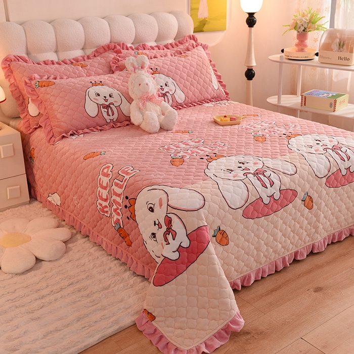 91家纺网 家纺一手货源 找家纺 美达 2025新款A类牛奶绒夹棉床盖 玉兔-粉