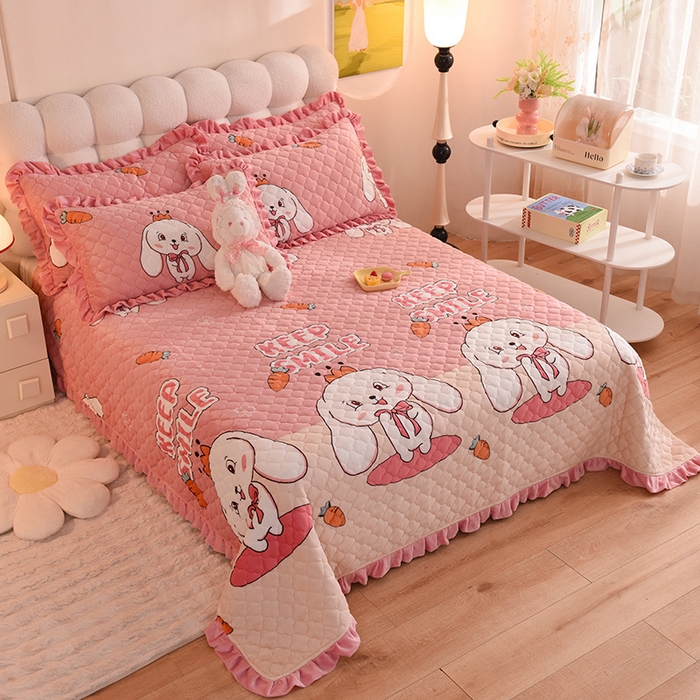 91家纺网 家纺一手货源 找家纺 美达 2025新款A类牛奶绒夹棉床盖 玉兔-粉