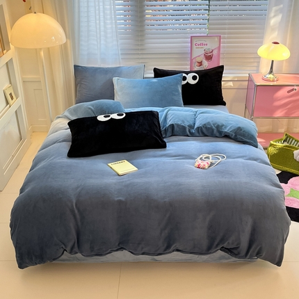 91家纺网 家纺一手货源 找家纺 雅居纺家纺 2023新款毛巾绣混搭牛奶绒四件套 渐变混搭蓝