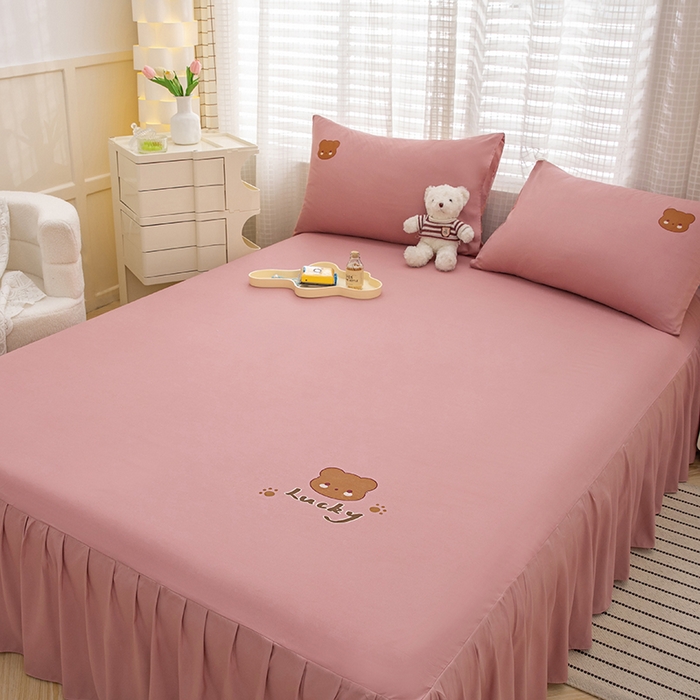 91家纺网 家纺一手货源 找家纺 极梦家纺（支持定制） 2025新款韩版纯色卡通单床裙三件套素色 豆沙小熊