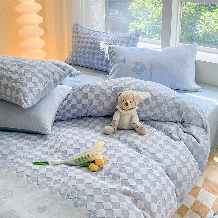 91家纺网 家纺一手货源 找家纺 雅居纺家纺 2023新款立体雕花牛奶绒幸运花系列 幸运花-蓝