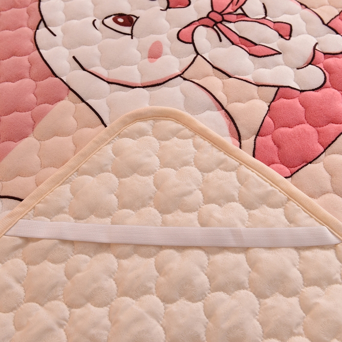 91家纺网 家纺一手货源 找家纺 美达 2025新款A类牛奶绒夹棉床垫 玉兔粉