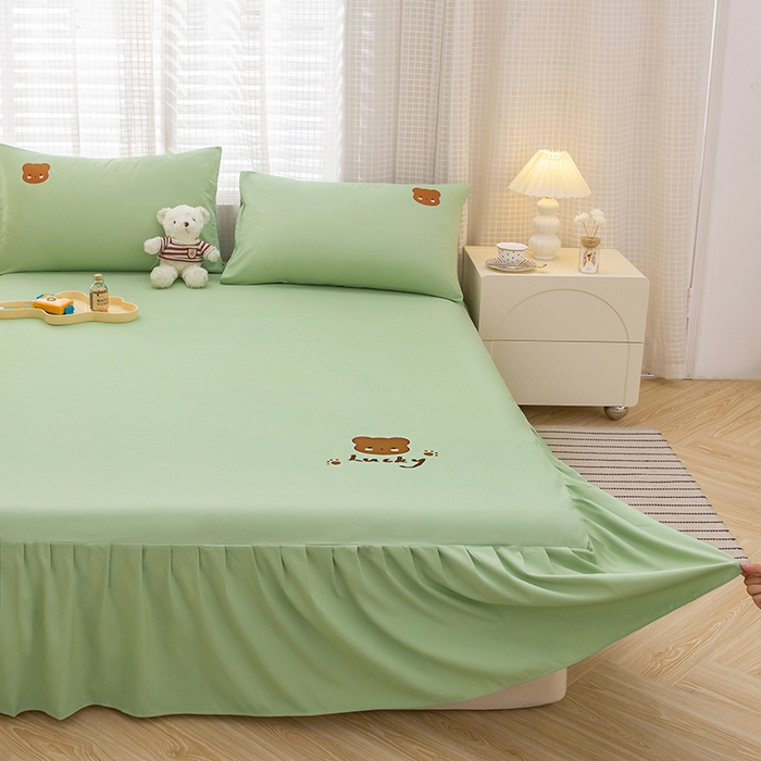 91家纺网 家纺一手货源 找家纺 极梦家纺（支持定制） 2025新款韩版纯色卡通单床裙三件套素色 草绿小熊