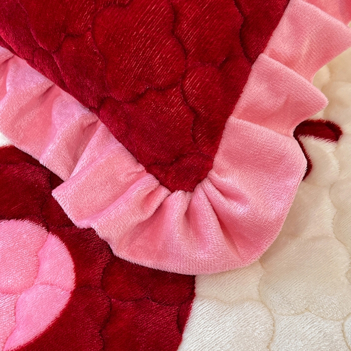 91家纺网 家纺一手货源 找家纺 美达 2025新款A类牛奶绒夹棉床垫 草莓熊