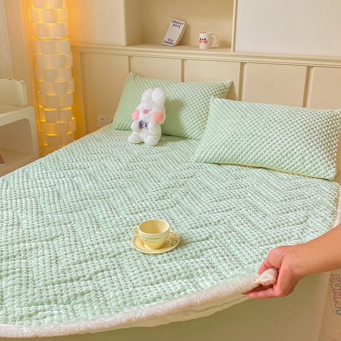 91家纺网 家纺一手货源 找家纺 澳梵家居 2023新款豆豆绒夹棉床护垫 豆豆-嫩绿