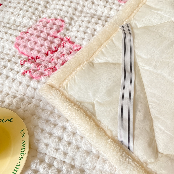 91家纺网 家纺一手货源 找家纺 澳梵家居 2023新款豆豆绒夹棉床护垫 一只兔兔