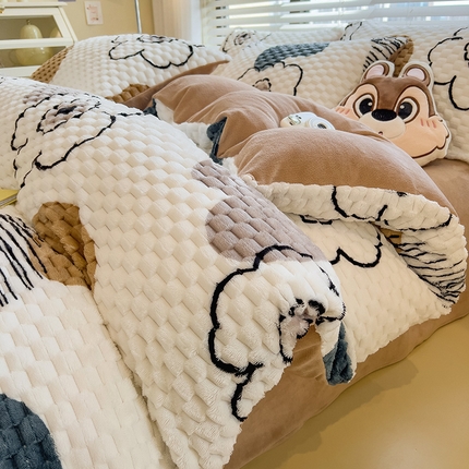 91家纺网 家纺一手货源 找家纺 （总）丝幔家纺 2025新款亲肤舒适母婴级豆豆绒被套四件套