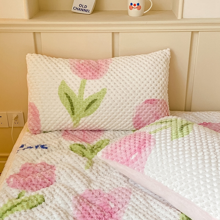 91家纺网 家纺一手货源 找家纺 澳梵家居 2023新款豆豆绒夹棉床护垫 粉色郁金香