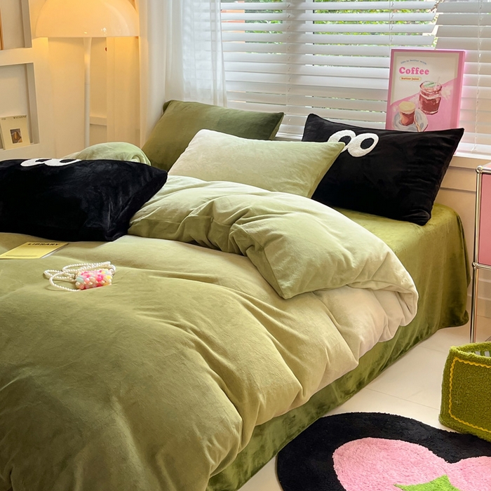 91家纺网 家纺一手货源 找家纺 雅居纺家纺 2023新款毛巾绣混搭牛奶绒四件套 渐变混搭绿