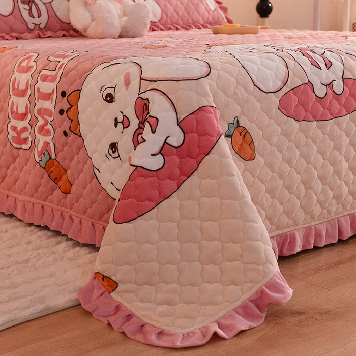 91家纺网 家纺一手货源 找家纺 美达 2025新款A类牛奶绒夹棉床盖 玉兔-粉