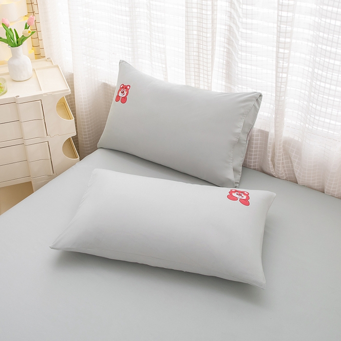 91家纺网 家纺一手货源 找家纺 极梦家纺（支持定制） 2025新款韩版纯色卡通单床裙三件套素色 浅灰可爱熊