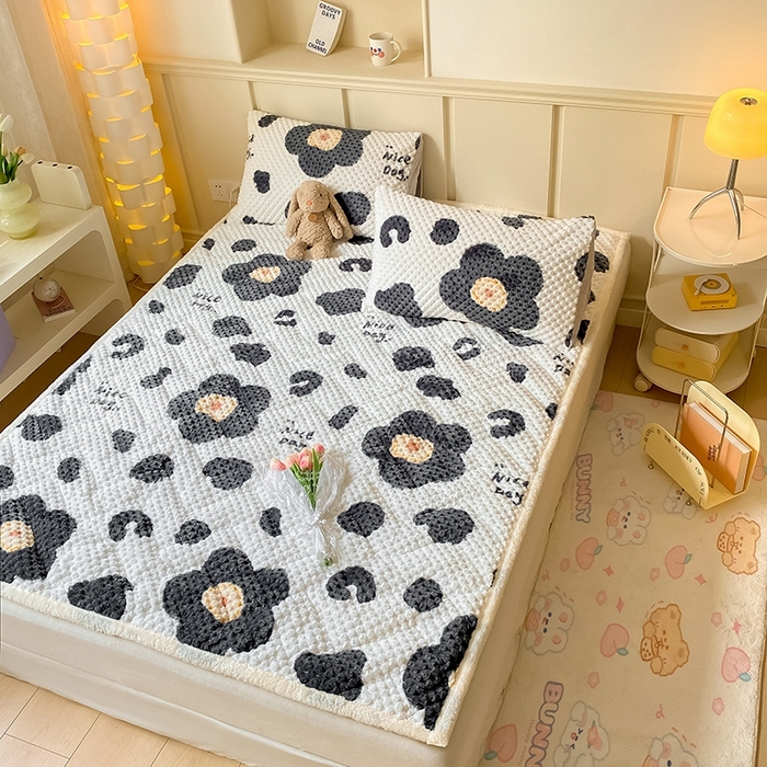 91家纺网 家纺一手货源 找家纺 澳梵家居 2023新款豆豆绒夹棉床护垫 向阳花开