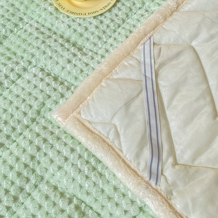 91家纺网 家纺一手货源 找家纺 澳梵家居 2023新款豆豆绒夹棉床护垫 豆豆-嫩绿