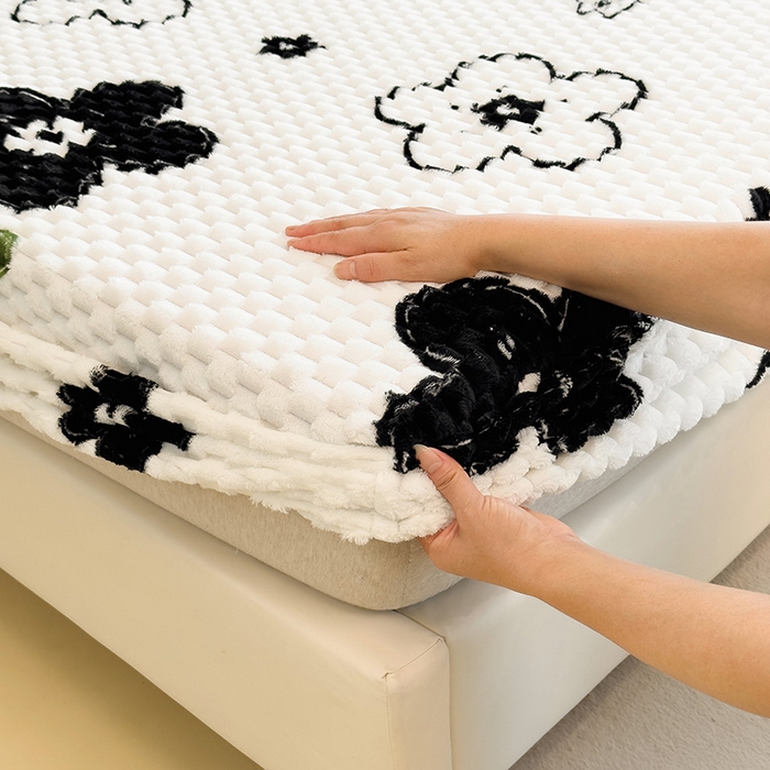 91家纺网 家纺一手货源 找家纺 丝幔家纺 2025新款 豆豆绒床笠 幸运花