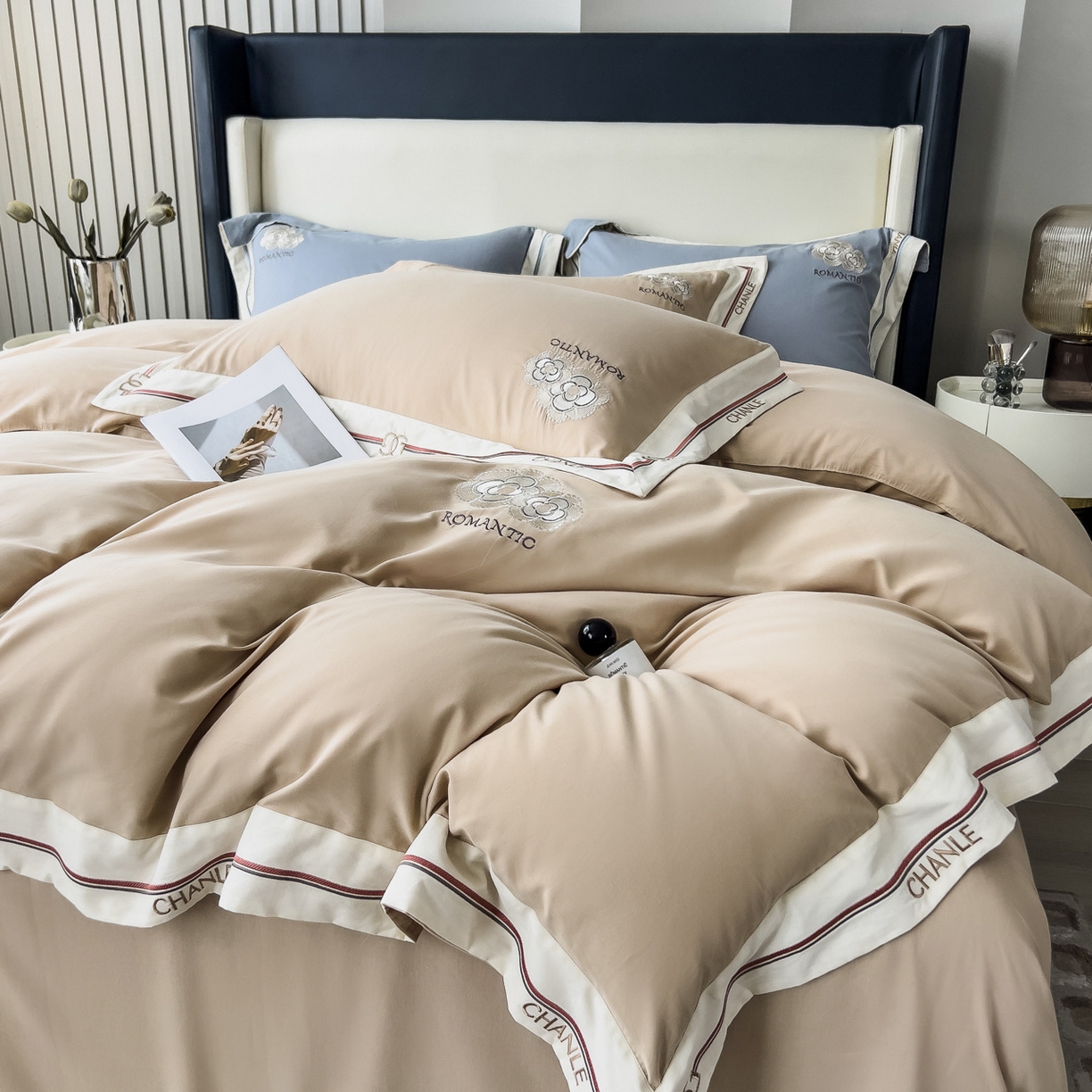 91家纺网 家纺一手货源 找家纺 嘉汀兰家居 2023秋冬新品100支超细磨毛轻奢四件套—COCO小姐 卡其