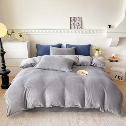 91家纺网 家纺一手货源 找家纺 莎臣豹 2025新款牛奶绒双拼撞色系四件套 时尚灰