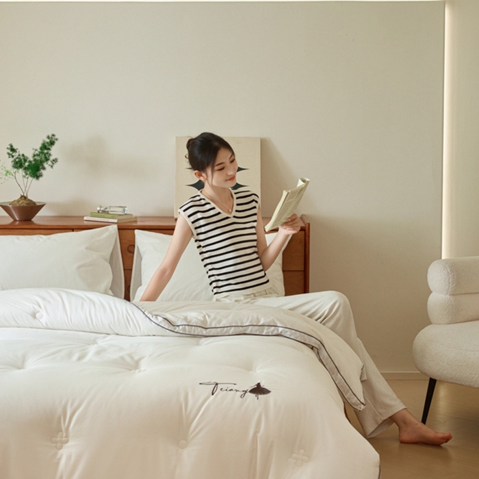 91家纺网 家纺一手货源 找家纺 （总）瑞驰家纺 2023新款A类抗菌长绒棉大豆被缇娜系列风格三