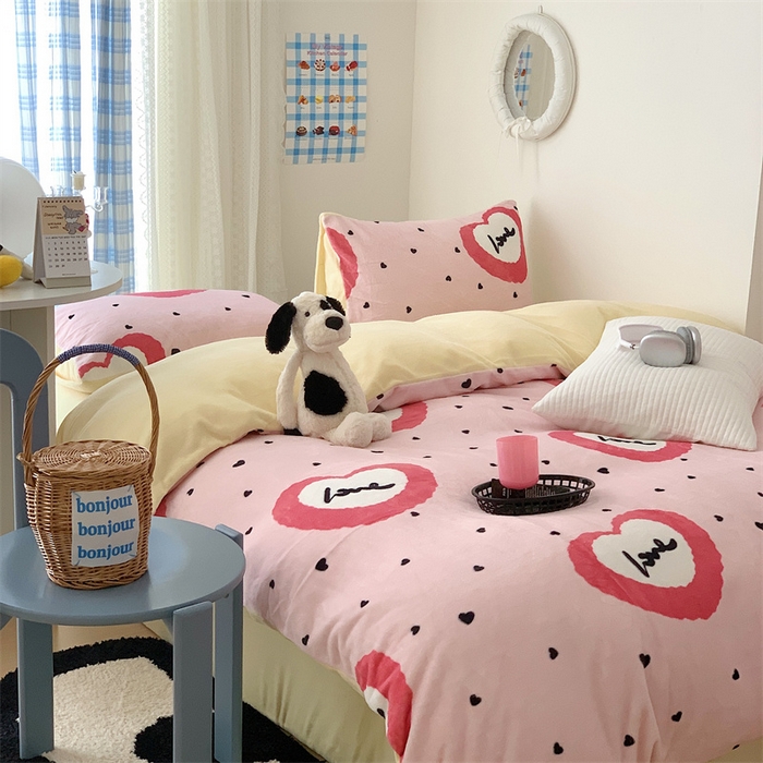 91家纺网 家纺一手货源 找家纺 美乐迪家纺 2023秋冬新款保暖牛奶绒四件套 粉爱心