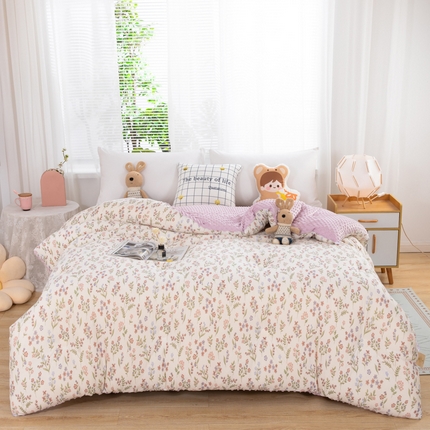 91家纺网 家纺一手货源 找家纺 天瑜家纺2023新款针织豆豆绒冬被系列 春日