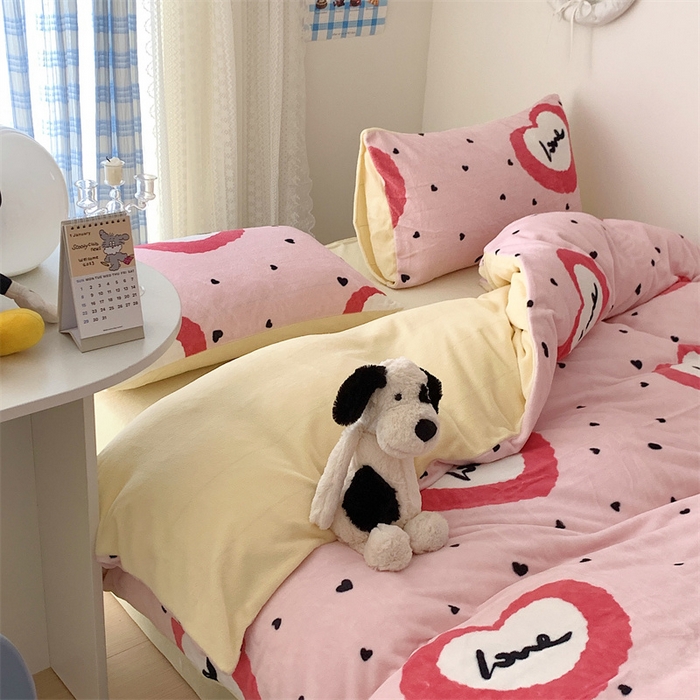 91家纺网 家纺一手货源 找家纺 美乐迪家纺 2023秋冬新款保暖牛奶绒四件套 粉爱心