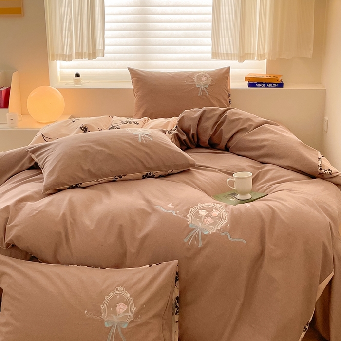 91家纺网 家纺一手货源 找家纺 蜜柚 2024新款全棉高支高密活性磨毛小清新绣花四件套 满天星