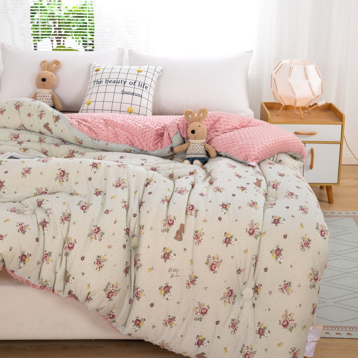 91家纺网 家纺一手货源 找家纺 天瑜家纺2023新款针织豆豆绒冬被系列 小茶花