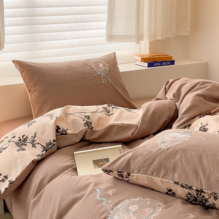 91家纺网 家纺一手货源 找家纺 蜜柚 2024新款全棉高支高密活性磨毛小清新绣花四件套 满天星