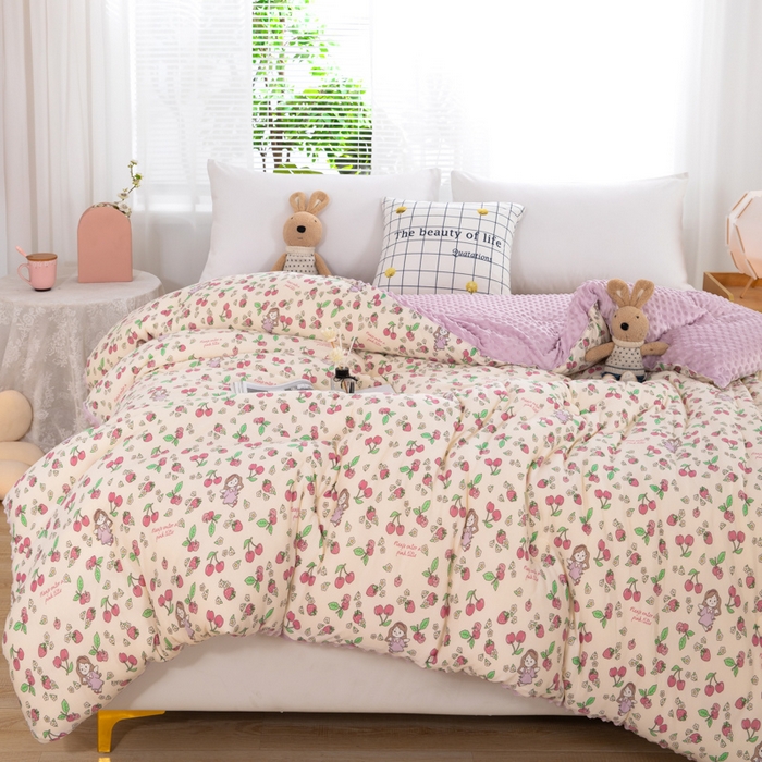 91家纺网 家纺一手货源 找家纺 天瑜家纺2023新款针织豆豆绒冬被系列 樱桃女孩1