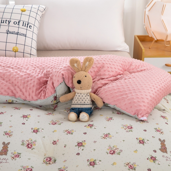 91家纺网 家纺一手货源 找家纺 天瑜家纺2023新款针织豆豆绒冬被系列 小茶花