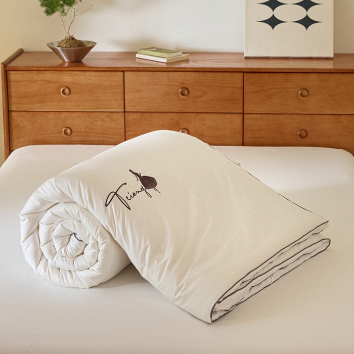 91家纺网 家纺一手货源 找家纺 （总）瑞驰家纺 2023新款A类抗菌长绒棉大豆被缇娜系列风格三