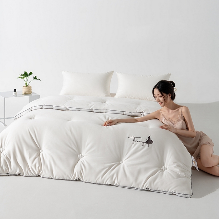 91家纺网 家纺一手货源 找家纺 （总）瑞驰家纺 2023新款A类抗菌长绒棉大豆被缇娜系列风格二