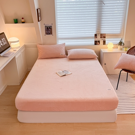 91家纺网 家纺一手货源 找家纺 （总）莱茵 2024新款A类高克重华夫格牛奶绒单床笠