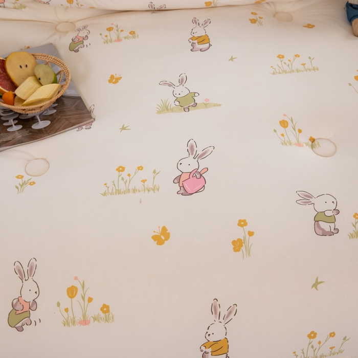 91家纺网 家纺一手货源 找家纺 天瑜家纺2023新款针织豆豆绒冬被系列 花丛小兔米