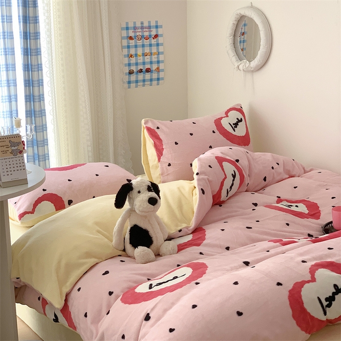 91家纺网 家纺一手货源 找家纺 美乐迪家纺 2023秋冬新款保暖牛奶绒四件套 粉爱心