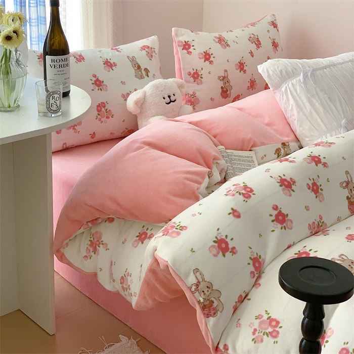 91家纺网 家纺一手货源 找家纺 美乐迪家纺 2023秋冬新款保暖牛奶绒四件套 花园小兔