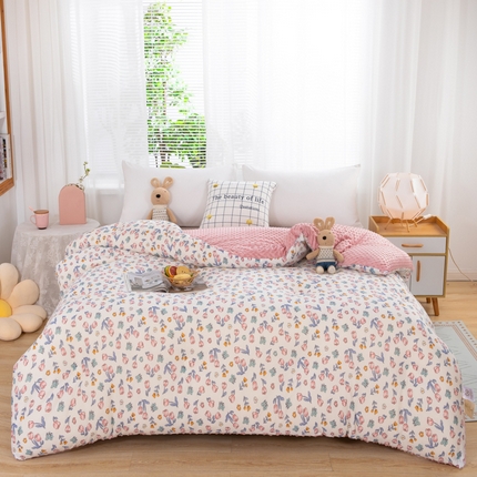 91家纺网 家纺一手货源 找家纺 天瑜家纺2023新款针织豆豆绒冬被系列 甜蜜蜜