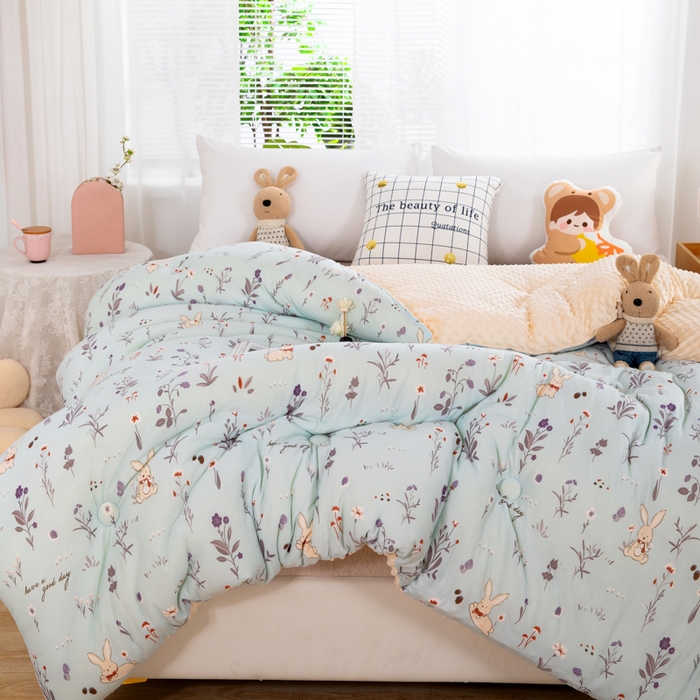 91家纺网 家纺一手货源 找家纺 天瑜家纺2023新款针织豆豆绒冬被系列 小兔子灰